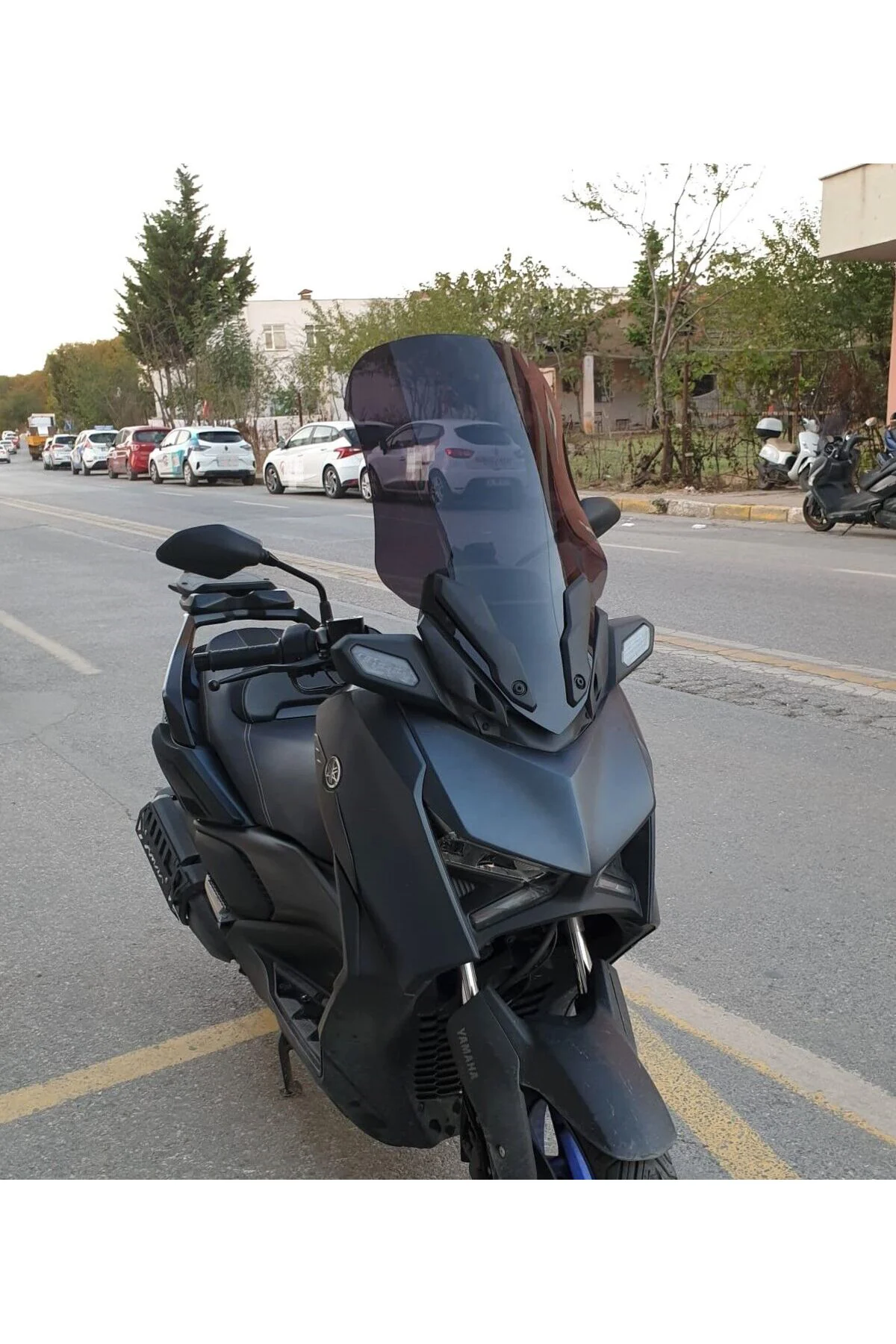 Yamaha Xmax Ön Cam 2023-2026 Model 65cm Siyah Renkli 4mm