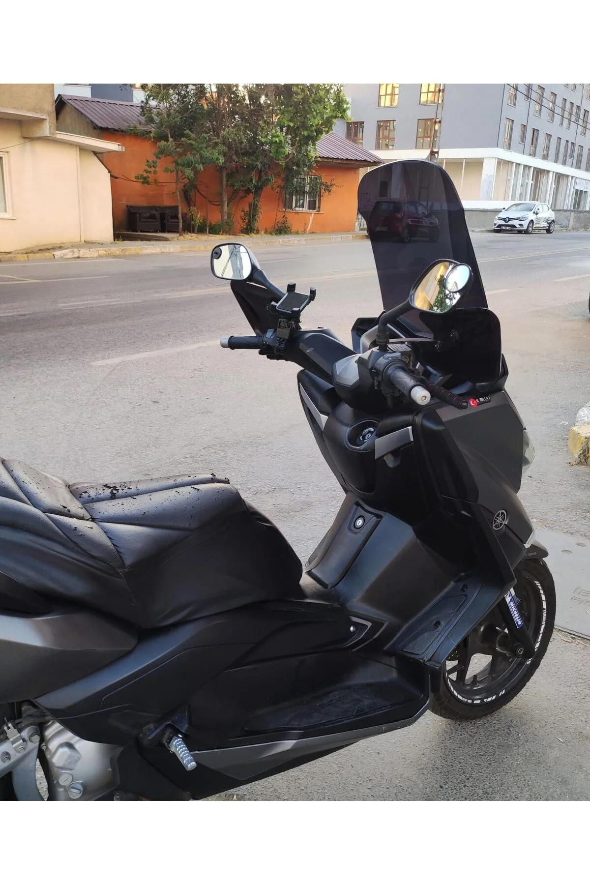 Yamaha Xmax Ön Cam 2014-2017 Model 58cm Siyah Renkli 4mm