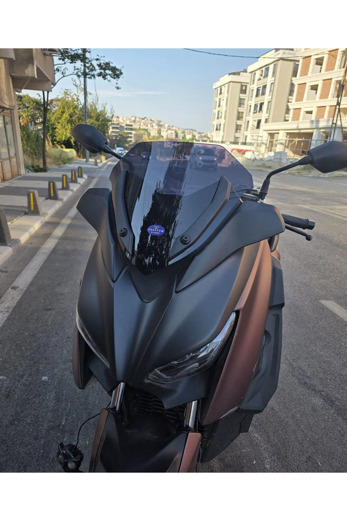 Yamaha Xmax Ön Cam 2018-2022 Model 36cm Siyah Renkli 4mm SPORTİF