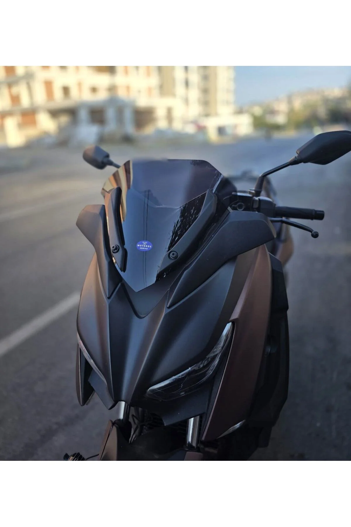 Yamaha Xmax Ön Cam 2018-2022 Model 36cm Siyah Renkli 4mm SPORTİF