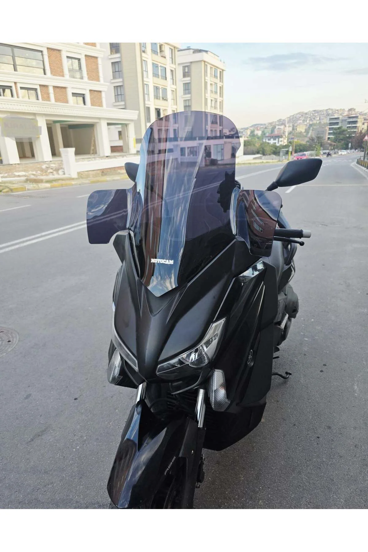 Yamaha Xmax Ön Cam 2014-2017 Model 59cm Siyah Renkli 4mm ELCİKLİ