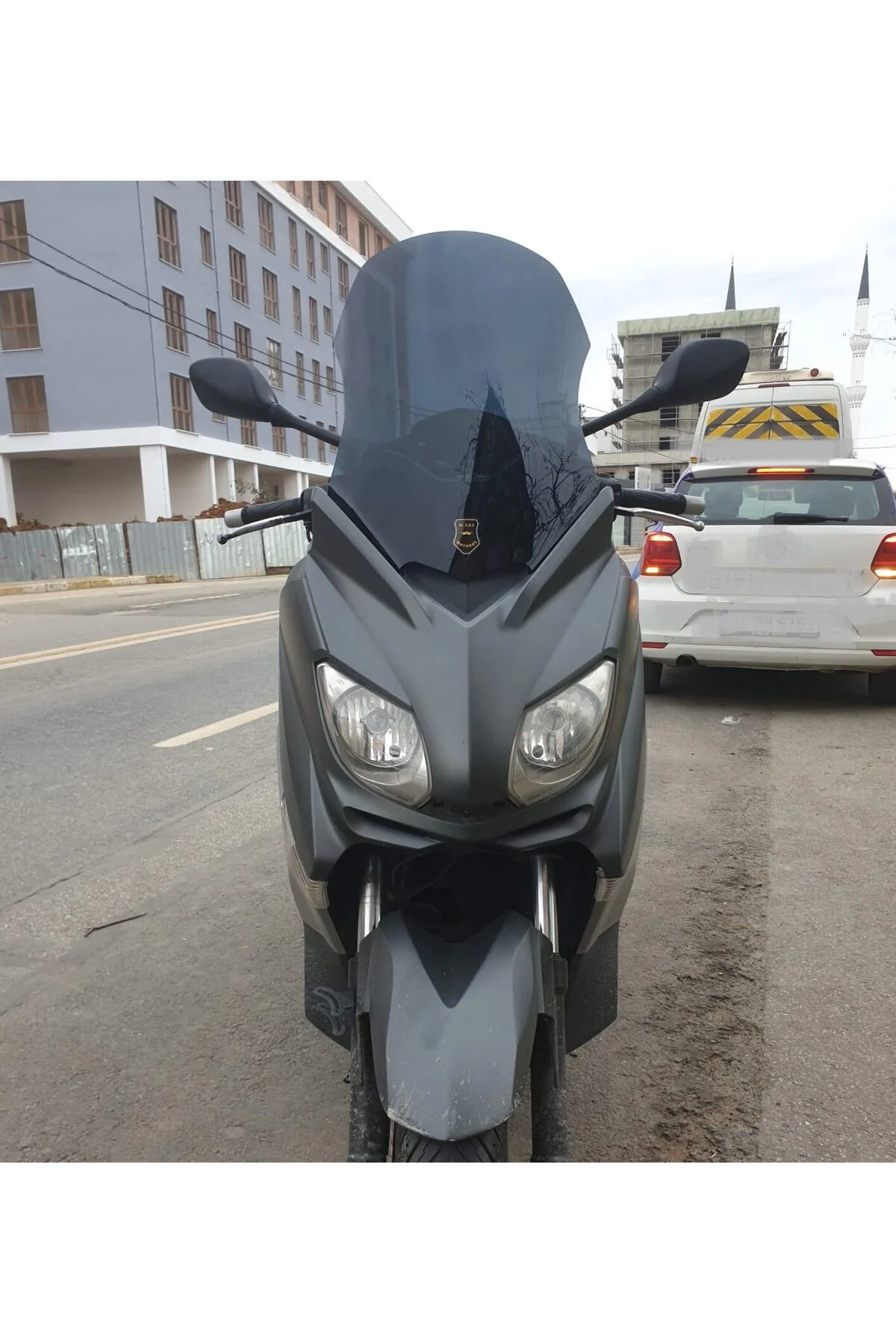 Yamaha Xmax Ön Cam 2011-2013 Model 55cm Siyah Renkli 4mm