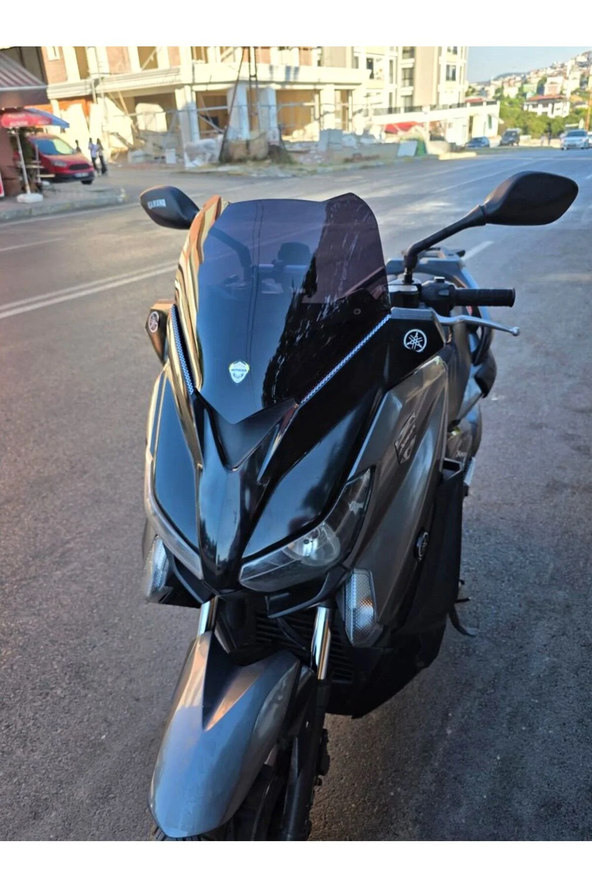 Yamaha Xmax Ön Cam 2014-2017 Model 36cm Siyah Renkli 4mm SPORTİF