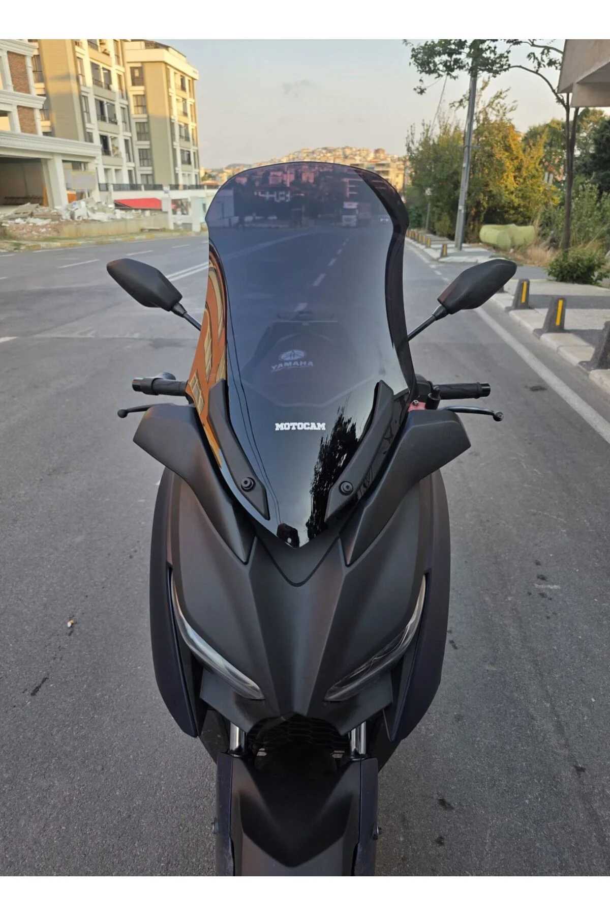 Yamaha Xmax Ön Cam 2018-2022 Model 65cm Siyah Renkli 4mm