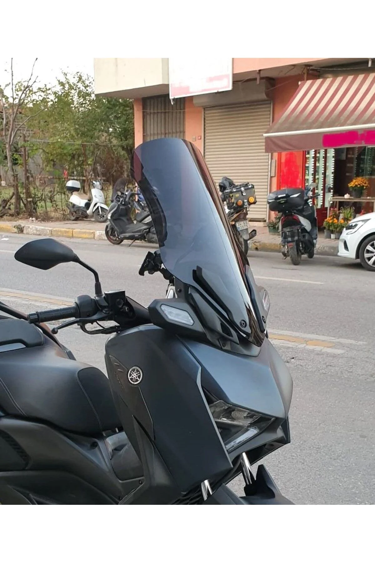 Yamaha Xmax Ön Cam 2023-2026 Model 65cm Siyah Renkli 4mm