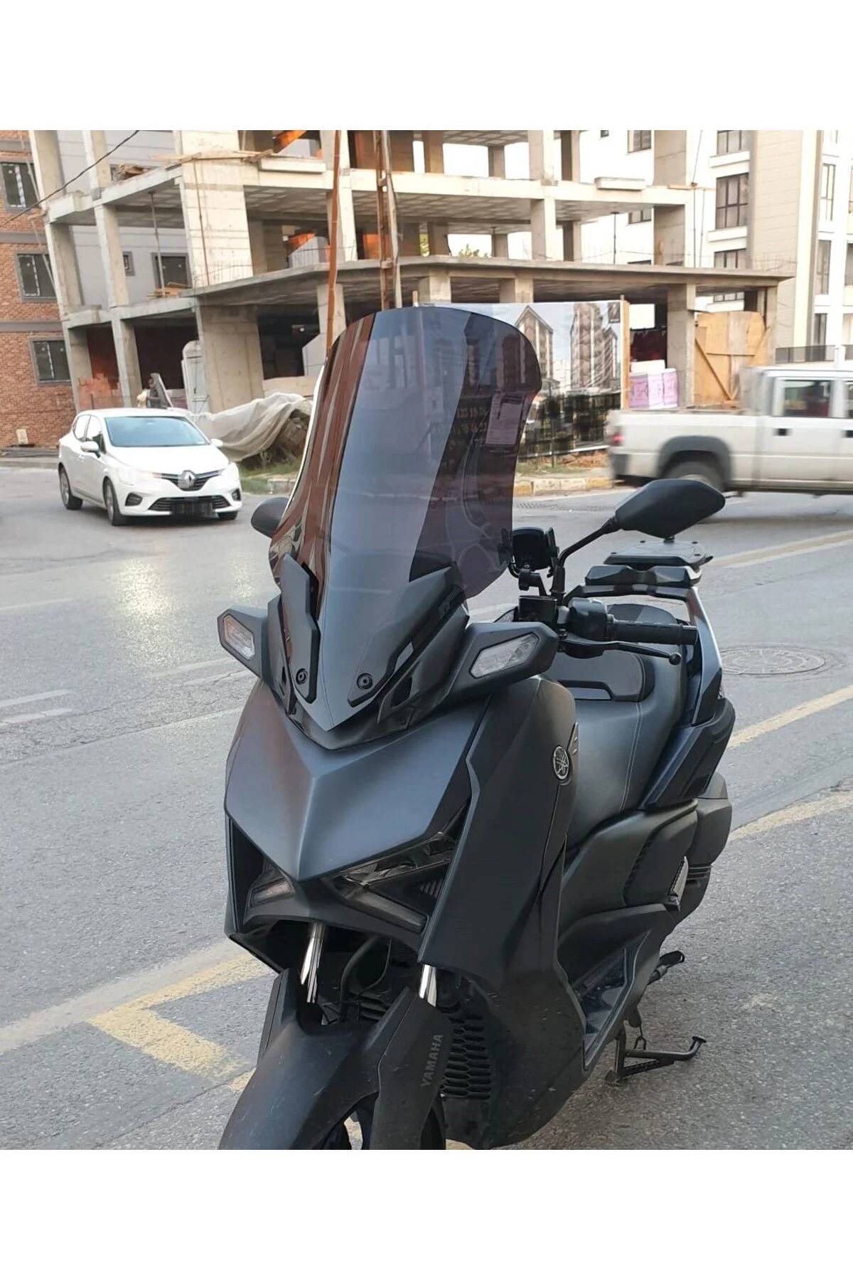 Yamaha Xmax Ön Cam 2023-2026 Model 65cm Siyah Renkli 4mm