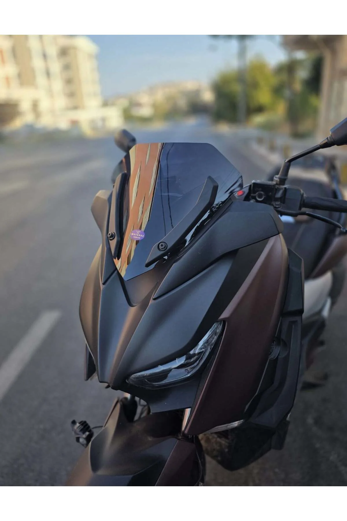 Yamaha Xmax Ön Cam 2018-2022 Model 36cm Siyah Renkli 4mm SPORTİF