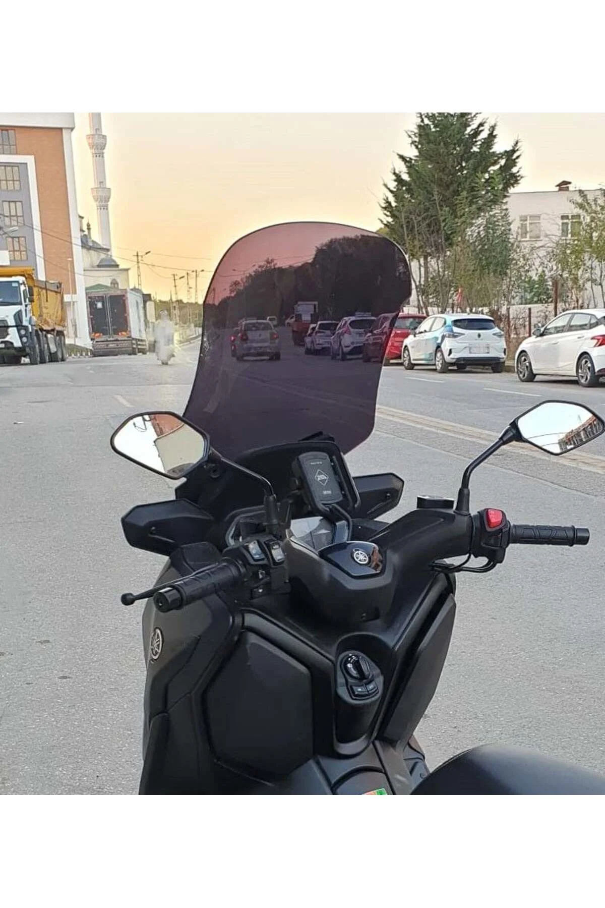 Yamaha Xmax Ön Cam 2023-2026 Model 65cm Siyah Renkli 4mm