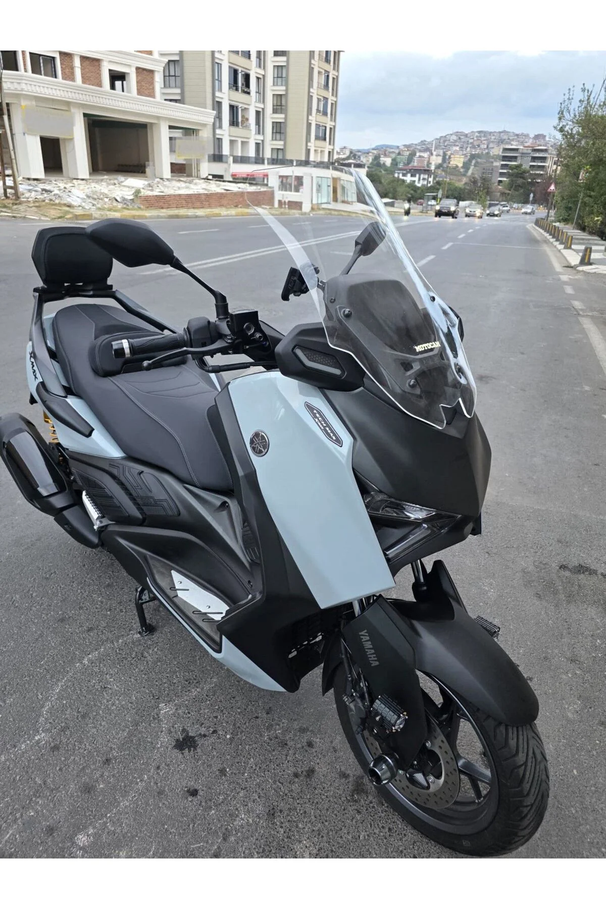Yamaha Xmax Techmax Ön Cam 2025-2026 Model 63cm Şeffaf Renkli 4mm