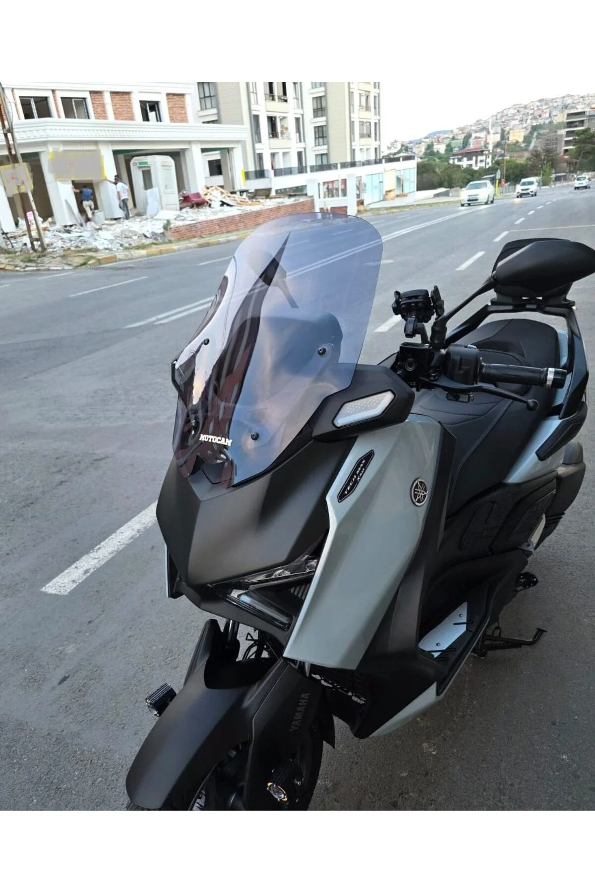 Yamaha Xmax Techmax Ön Cam 2025-2026 Model 52cm Füme Renkli 4mm A