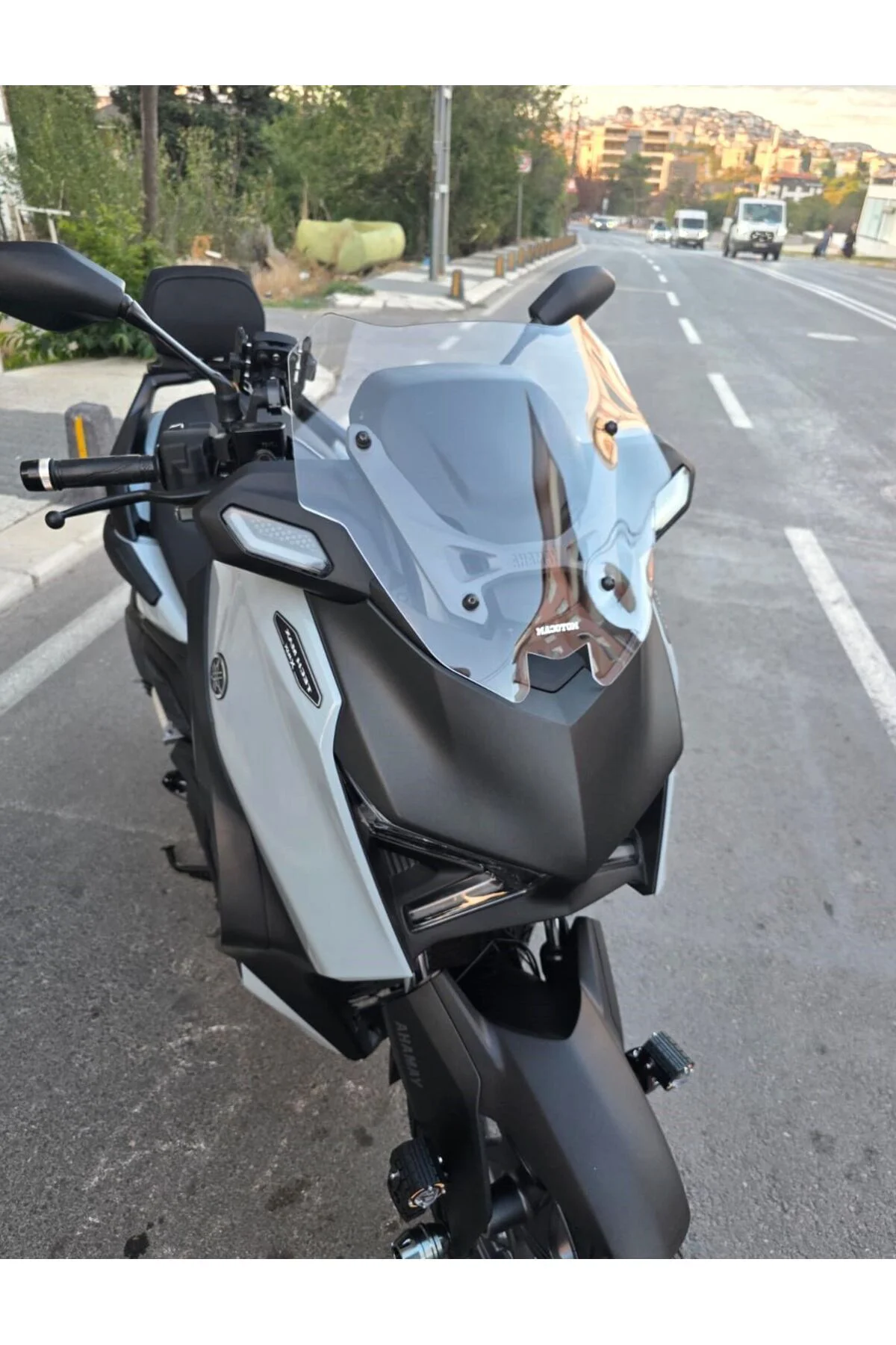 Yamaha Xmax Techmax Ön Cam 2025-2026 Model 39cm Şeffaf Renkli 4mm