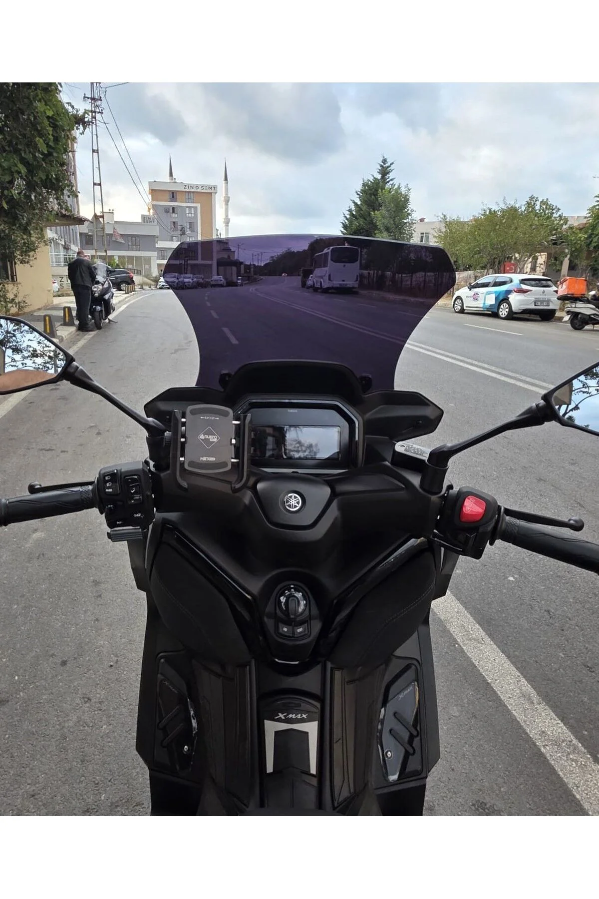 Yamaha Xmax Techmax Ön Cam 2025-2026 Model 63cm Siyah Renkli 4mm 