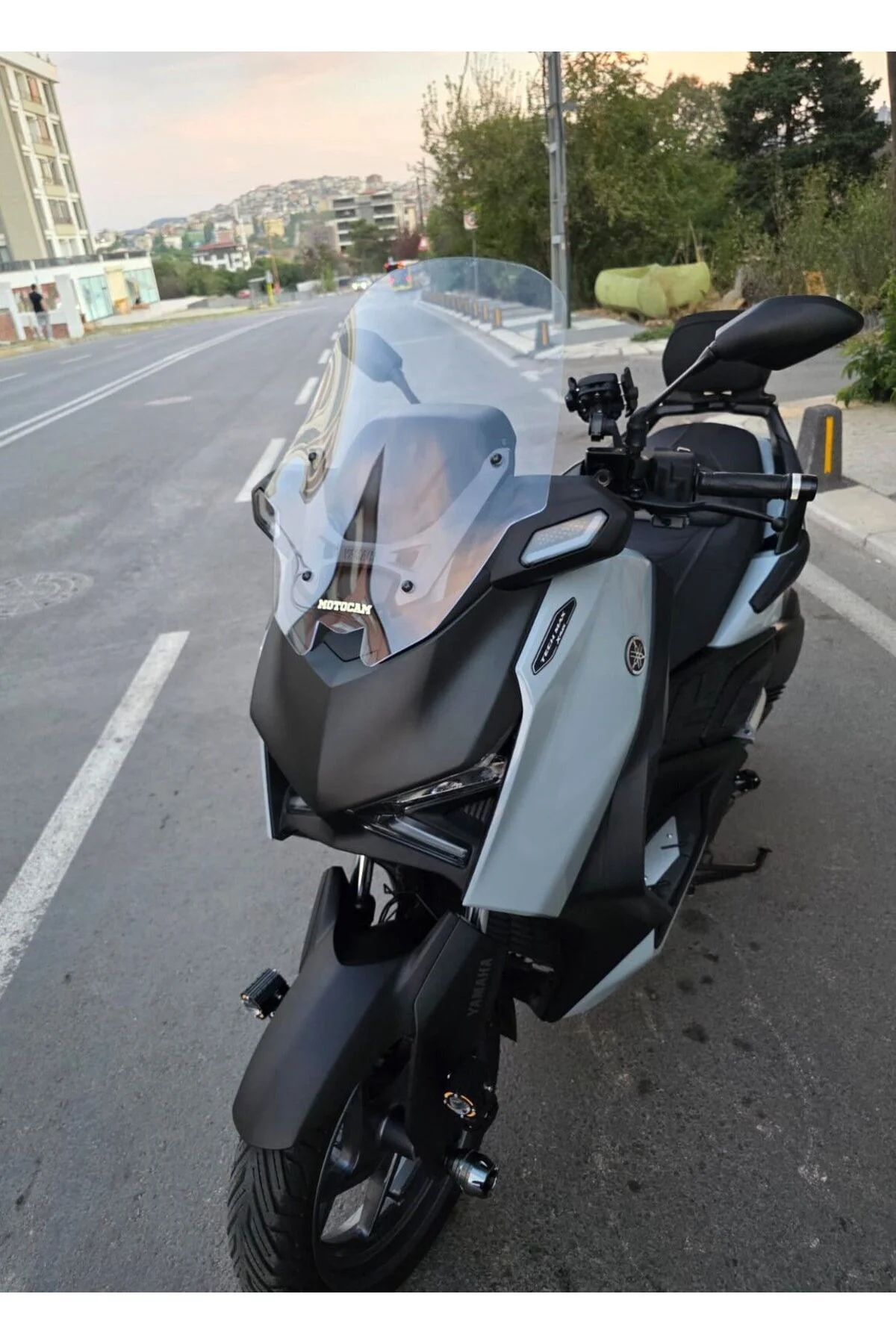 Yamaha Xmax Techmax Ön Cam 2025-2026 Model 52cm Şeffaf Renkli 4mm