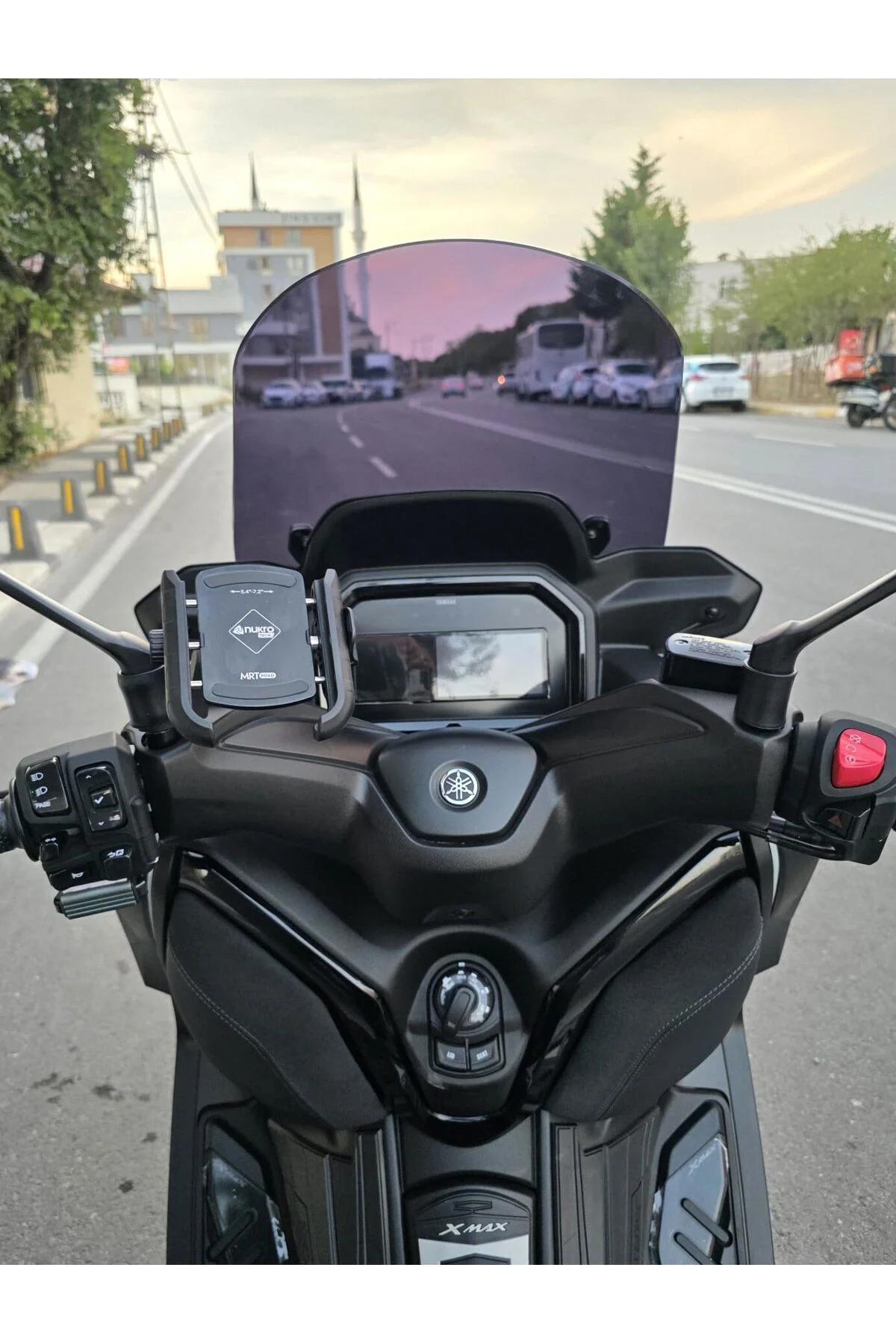 Yamaha Xmax Techmax Ön Cam 2025-2026 Model 52cm Siyah Renkli 4mm 