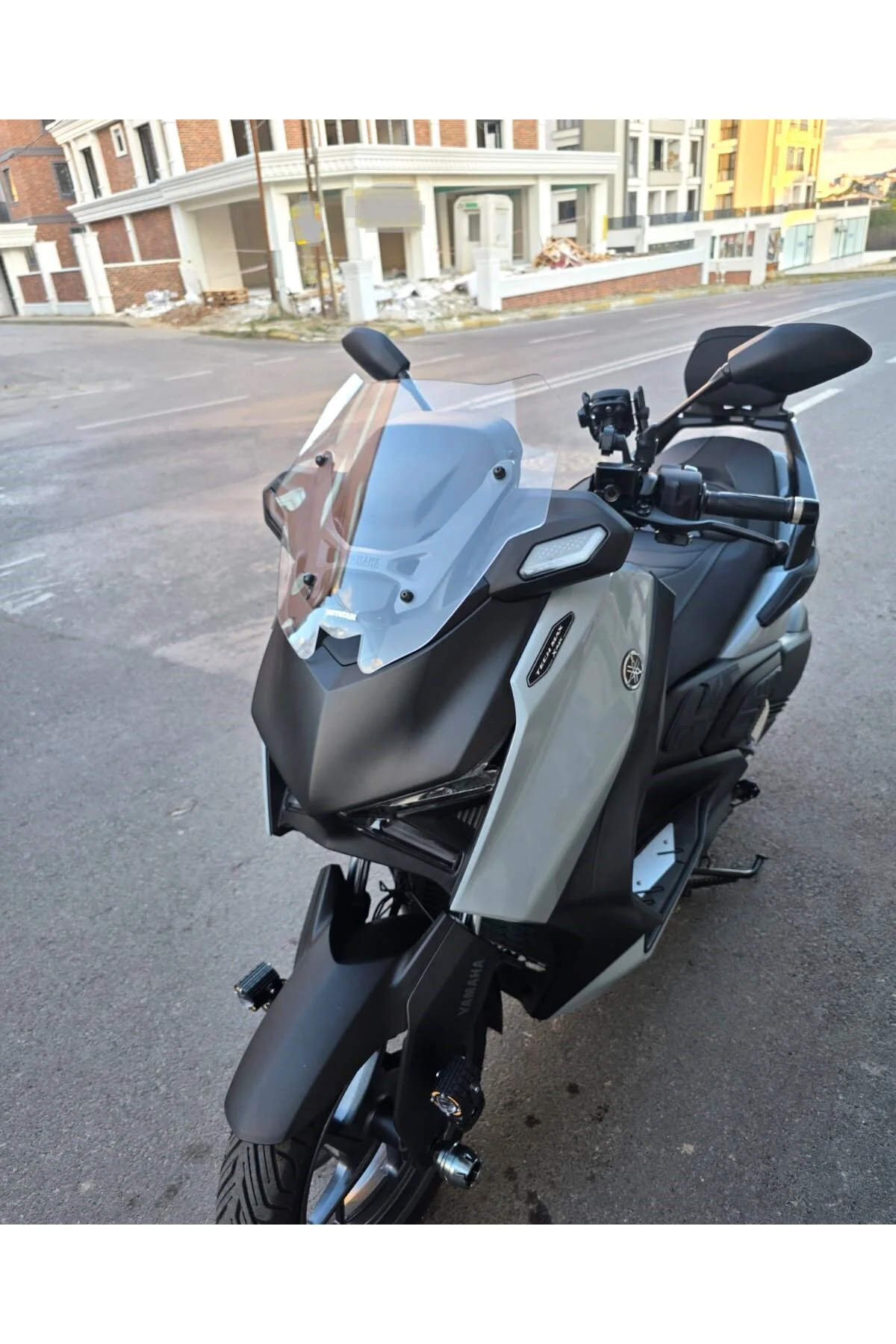 Yamaha Xmax Techmax Ön Cam 2025-2026 Model 39cm Şeffaf Renkli 4mm