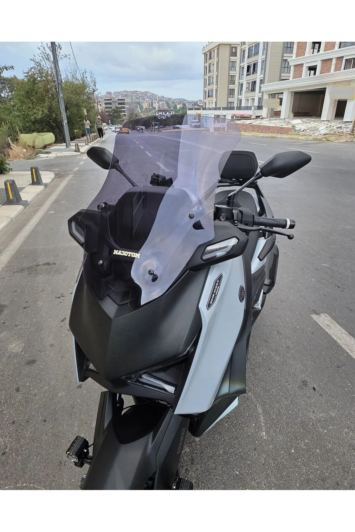 Yamaha Xmax Techmax Ön Cam 2025-2026 Model 63cm Füme Renkli 4mm A