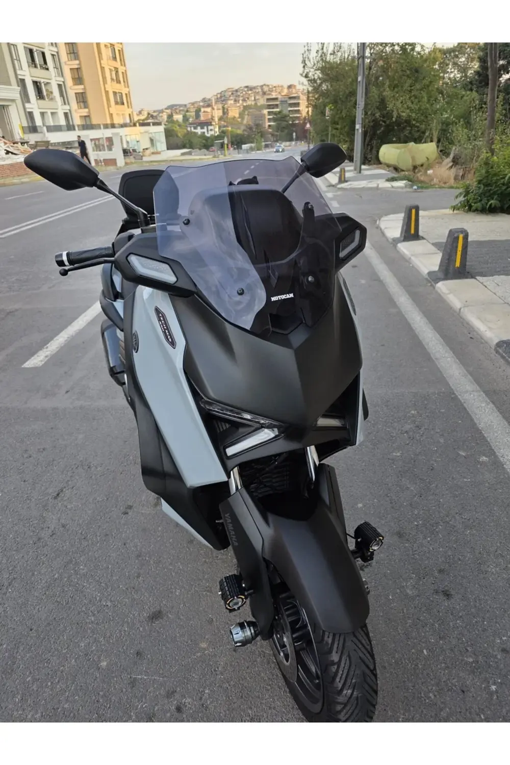 Yamaha Xmax Techmax Ön Cam 2025 Model 39cm Füme Renkli 4mm Asansö
