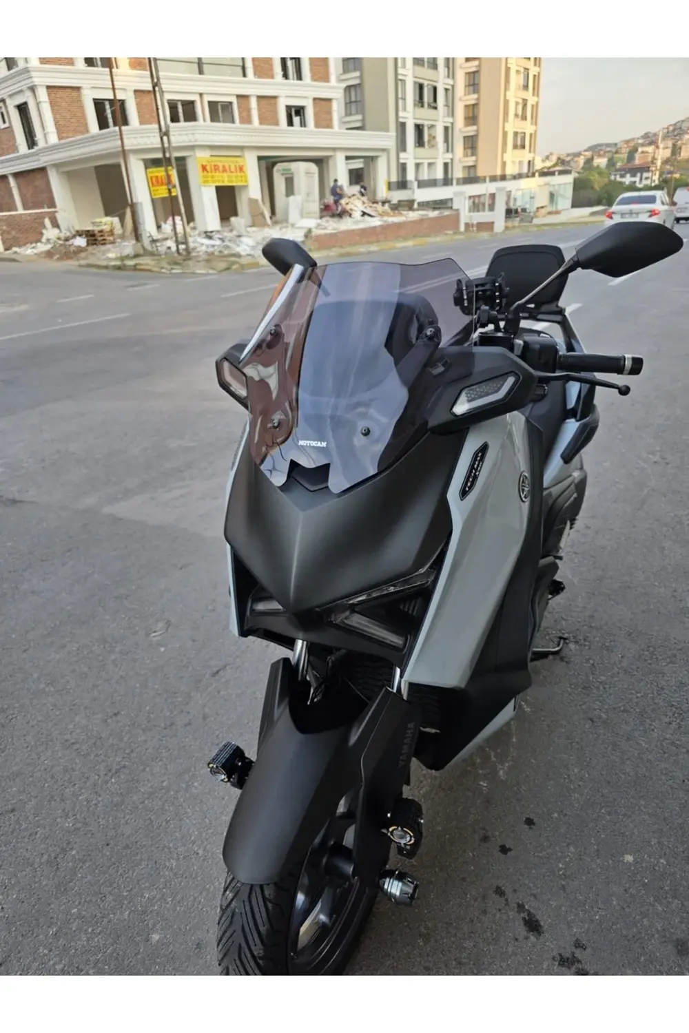 Yamaha Xmax Techmax Ön Cam 2025 Model 39cm Füme Renkli 4mm Asansö