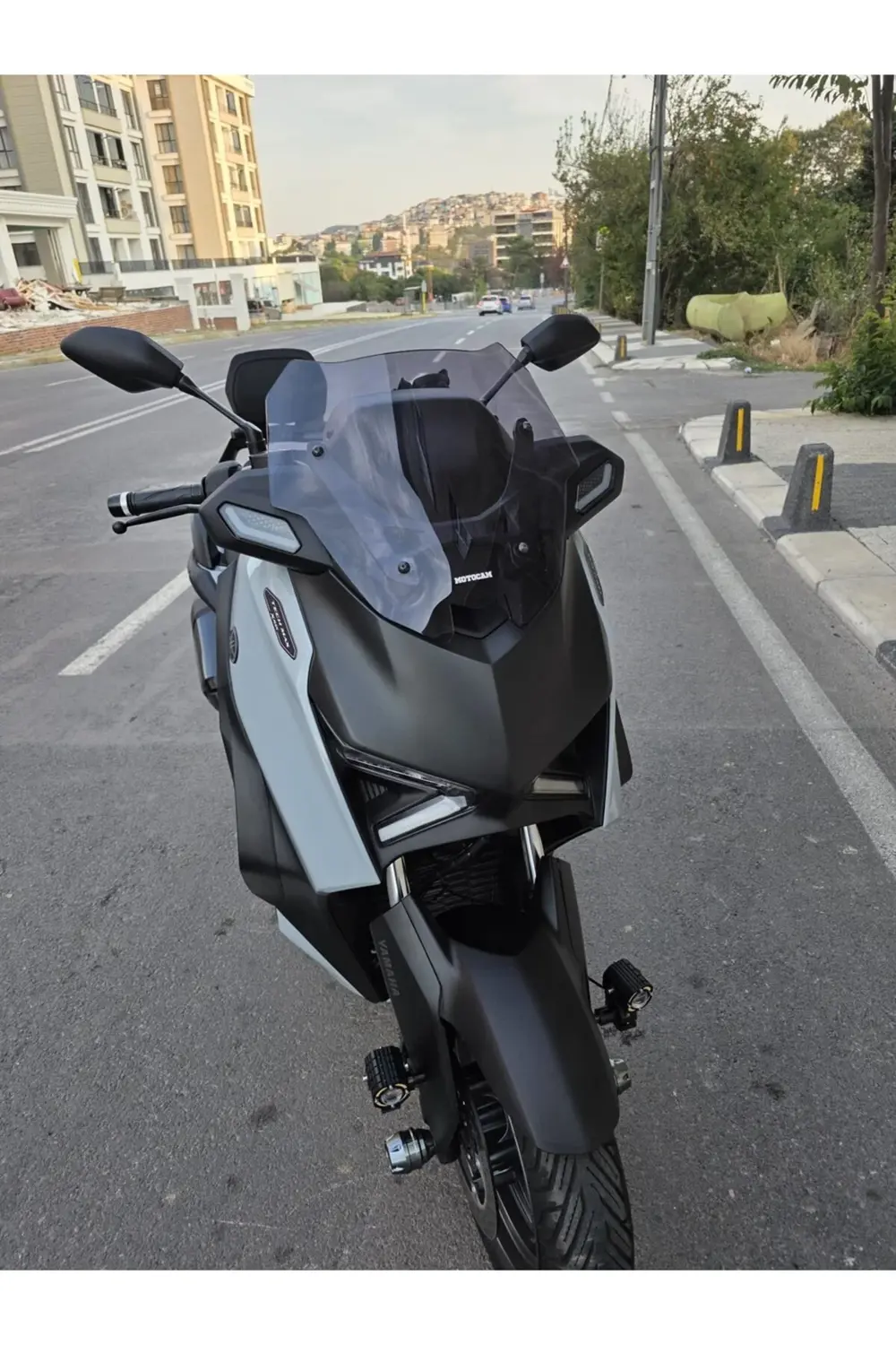 Yamaha Xmax Techmax Ön Cam 2025 Model 39cm Füme Renkli 4mm Asansö