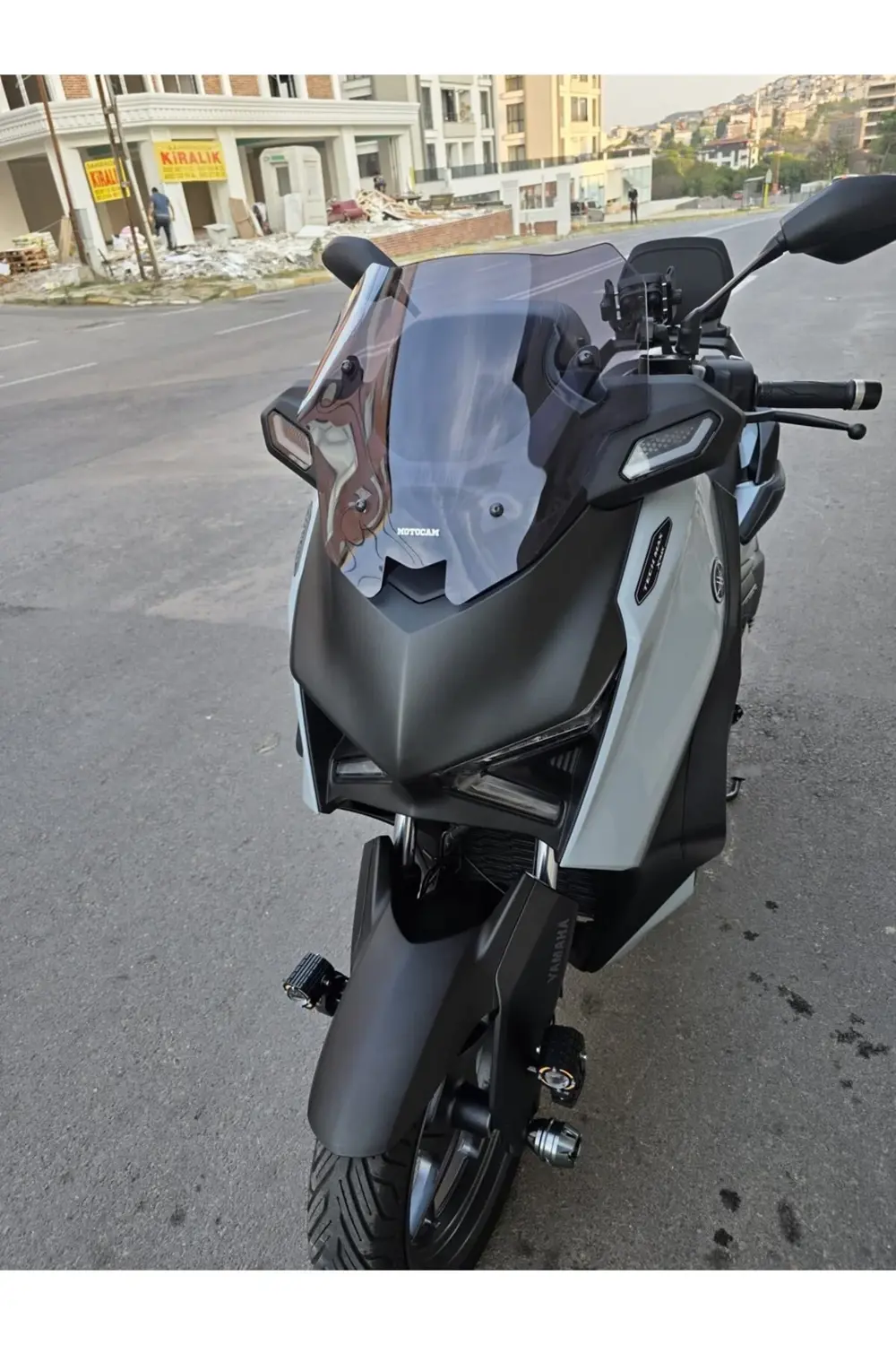 Yamaha Xmax Techmax Ön Cam 2025 Model 39cm Füme Renkli 4mm Asansö