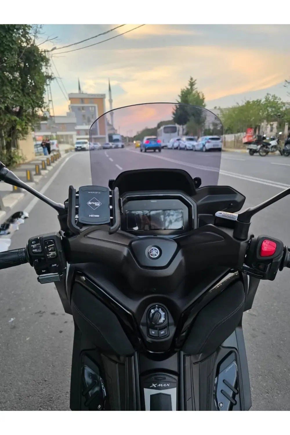 Yamaha Xmax Techmax Ön Cam 2025 Model 52cm Füme Renkli 4mm Asansö