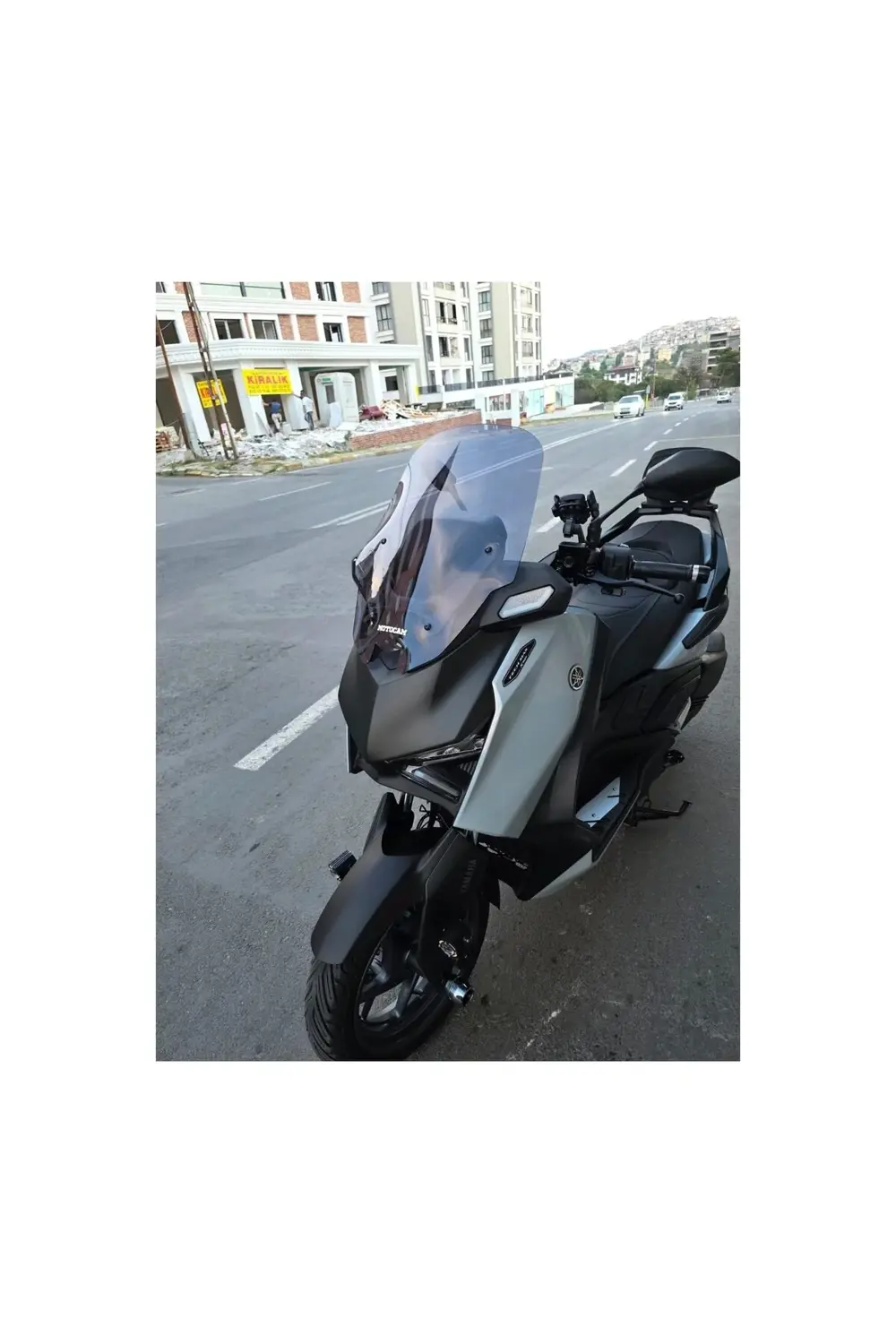 Yamaha Xmax Techmax Ön Cam 2025 Model 52cm Füme Renkli 4mm Asansö