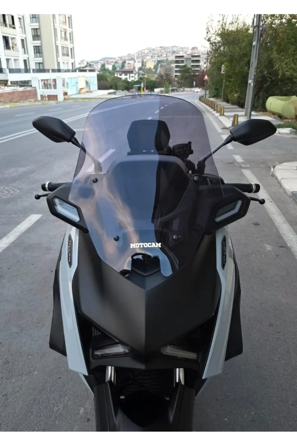 Yamaha Xmax Techmax Ön Cam 2025 Model 52cm Füme Renkli 4mm Asansö