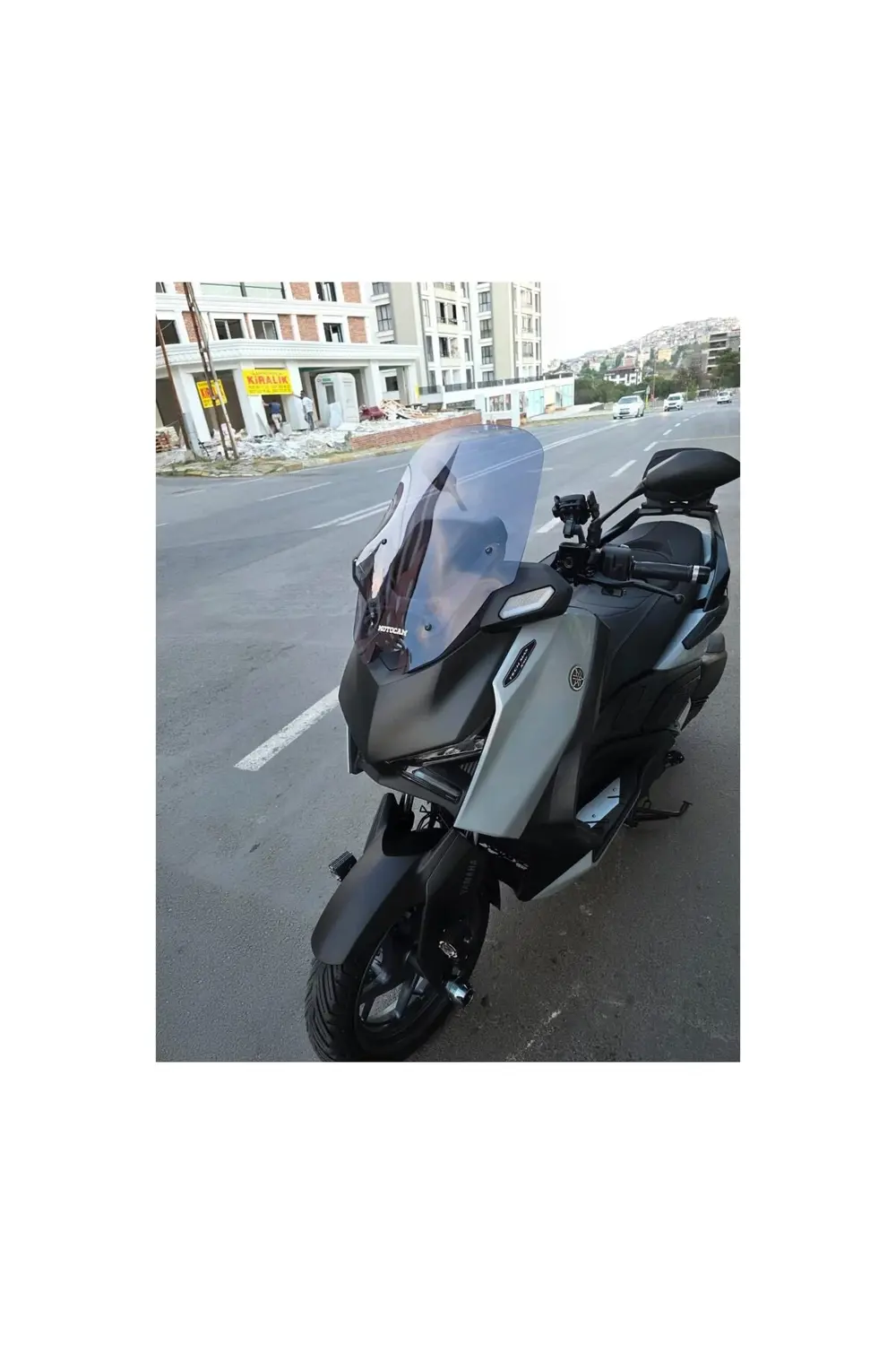 Yamaha Xmax Techmax Ön Cam 2025 Model 52cm Füme Renkli 4mm Asansö