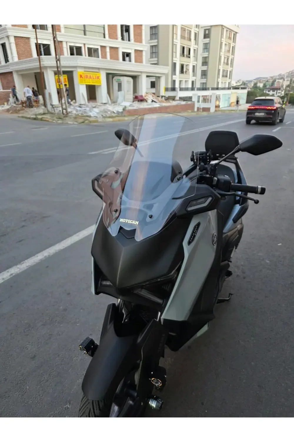 Yamaha Xmax Techmax Ön Cam 2025 Model 52cm Şeffaf Renkli 4mm Asan Yamaha Xmax Techmax Ön Cam 2025 Model 52cm Şeffaf Renkli 4mm Asan