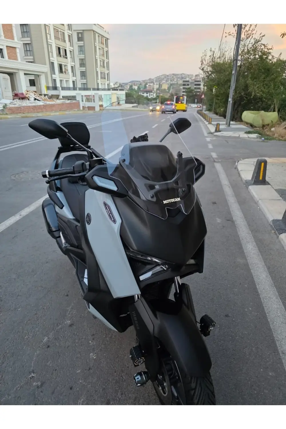 Yamaha Xmax Techmax Ön Cam 2025 Model 52cm Şeffaf Renkli 4mm Asan Yamaha Xmax Techmax Ön Cam 2025 Model 52cm Şeffaf Renkli 4mm Asan