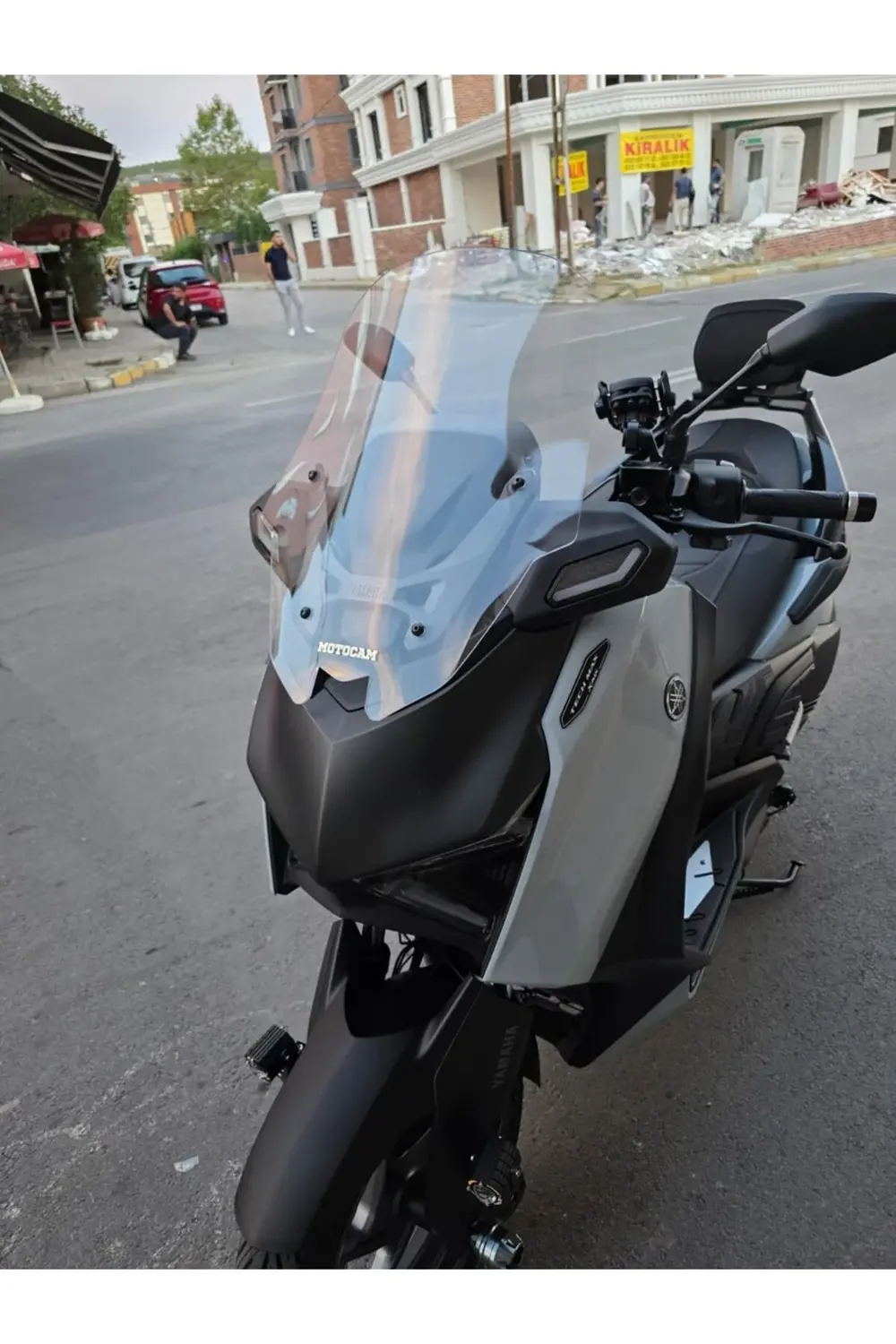 Yamaha Xmax Techmax Ön Cam 2025 Model 52cm Şeffaf Renkli 4mm Asan Yamaha Xmax Techmax Ön Cam 2025 Model 52cm Şeffaf Renkli 4mm Asan