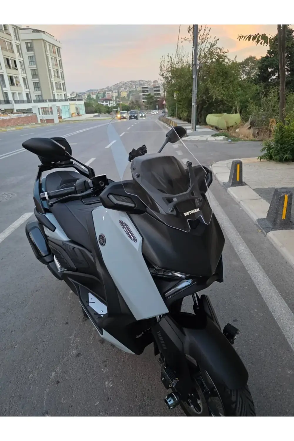 Yamaha Xmax Techmax Ön Cam 2025 Model 52cm Şeffaf Renkli 4mm Asan Yamaha Xmax Techmax Ön Cam 2025 Model 52cm Şeffaf Renkli 4mm Asan
