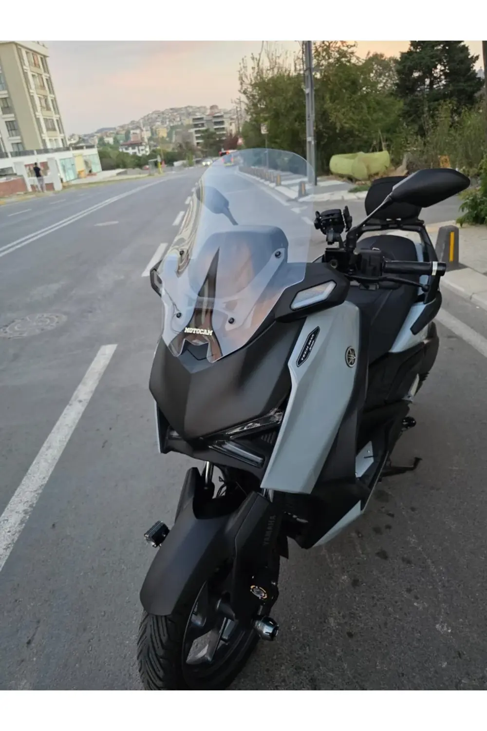 Yamaha Xmax Techmax Ön Cam 2025 Model 52cm Şeffaf Renkli 4mm Asan Yamaha Xmax Techmax Ön Cam 2025 Model 52cm Şeffaf Renkli 4mm Asan