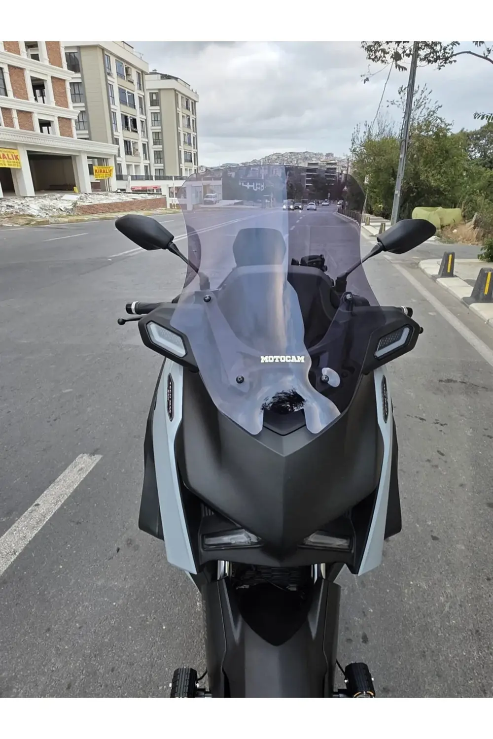 Yamaha Xmax Techmax Ön Cam 2025 Model 63cm Füme Renkli 4mm Asansö