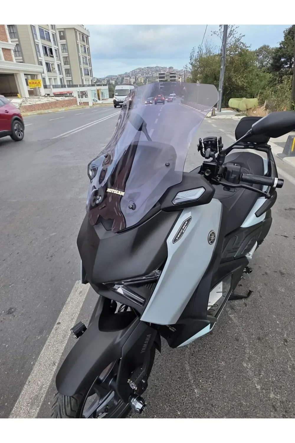 Yamaha Xmax Techmax Ön Cam 2025 Model 63cm Füme Renkli 4mm Asansö