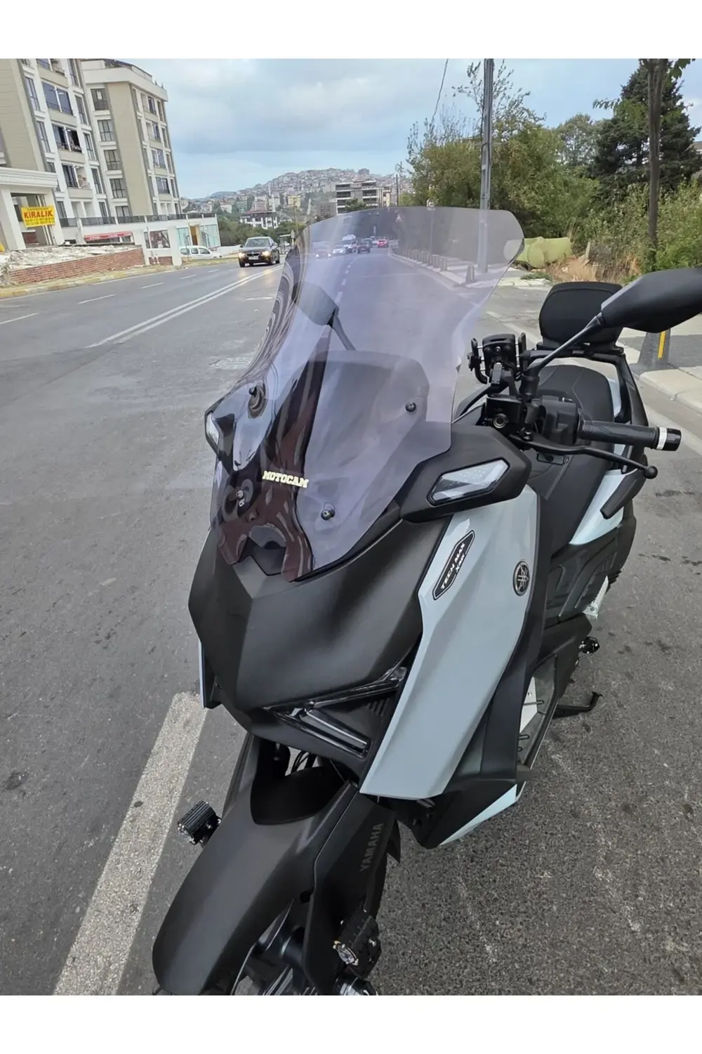 Yamaha Xmax Techmax Ön Cam 2025 Model 63cm Füme Renkli 4mm Asansö