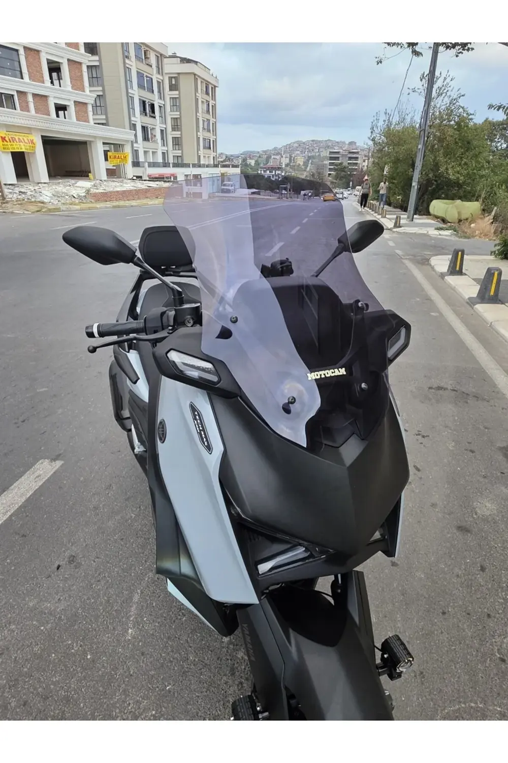Yamaha Xmax Techmax Ön Cam 2025 Model 63cm Füme Renkli 4mm Asansö