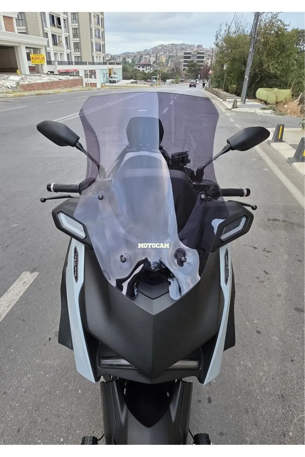 Yamaha Xmax Techmax Ön Cam 2025 Model 63cm Füme Renkli 4mm Asansö