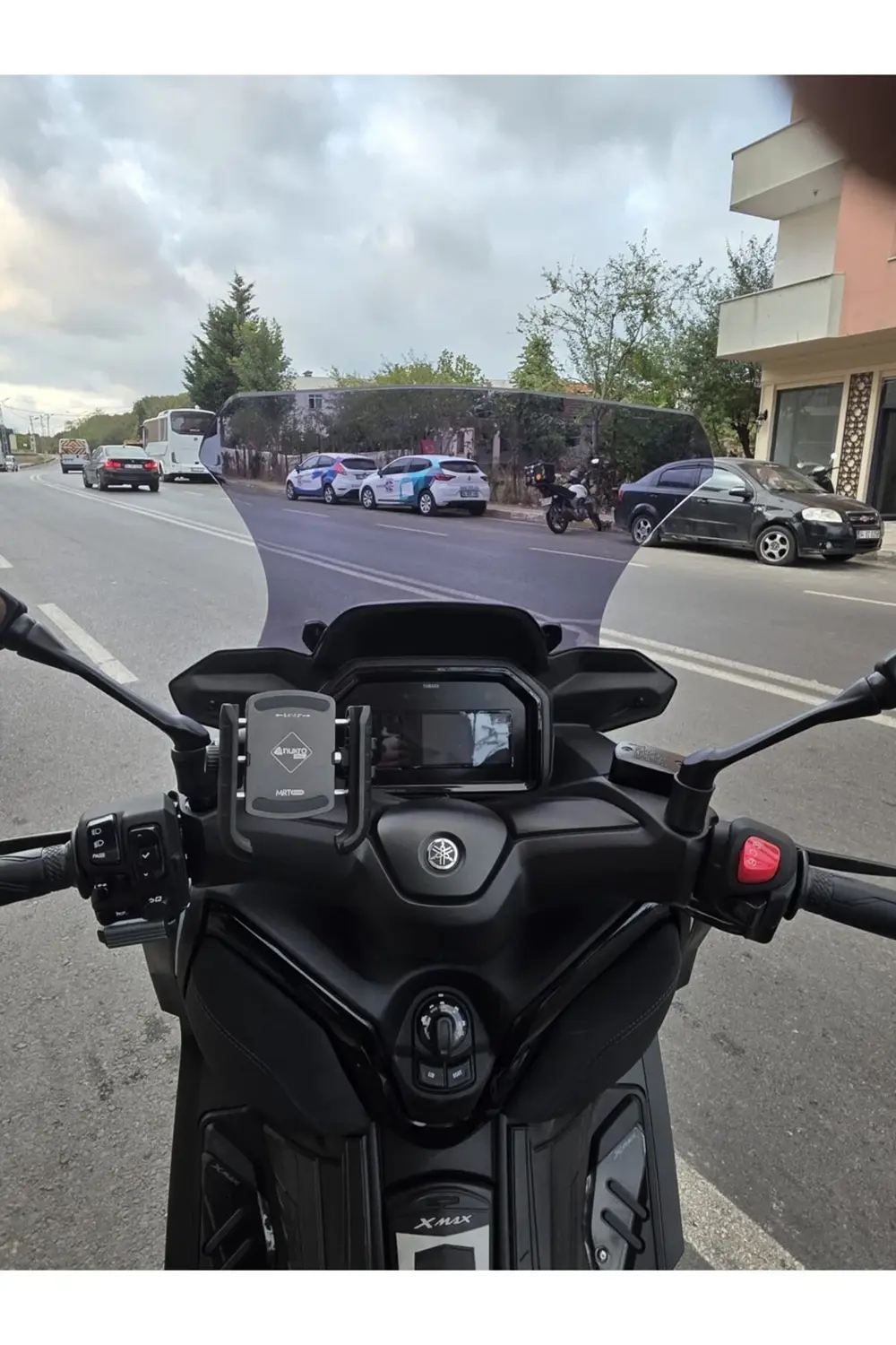 Yamaha Xmax Techmax Ön Cam 2025 Model 63cm Füme Renkli 4mm Asansö