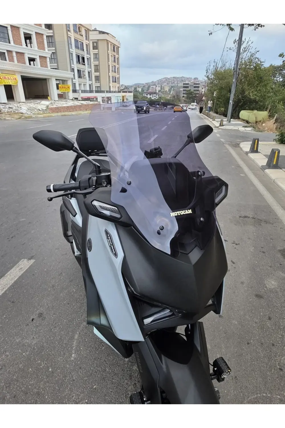 Yamaha Xmax Techmax Ön Cam 2025 Model 63cm Füme Renkli 4mm Asansö