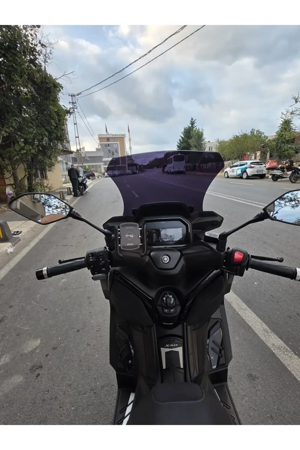 Yamaha Xmax Techmax Ön Cam 2025 Model 63cm Siyah Renkli 4mm Asans Yamaha Xmax Techmax Ön Cam 2025 Model 63cm Siyah Renkli 4mm Asans