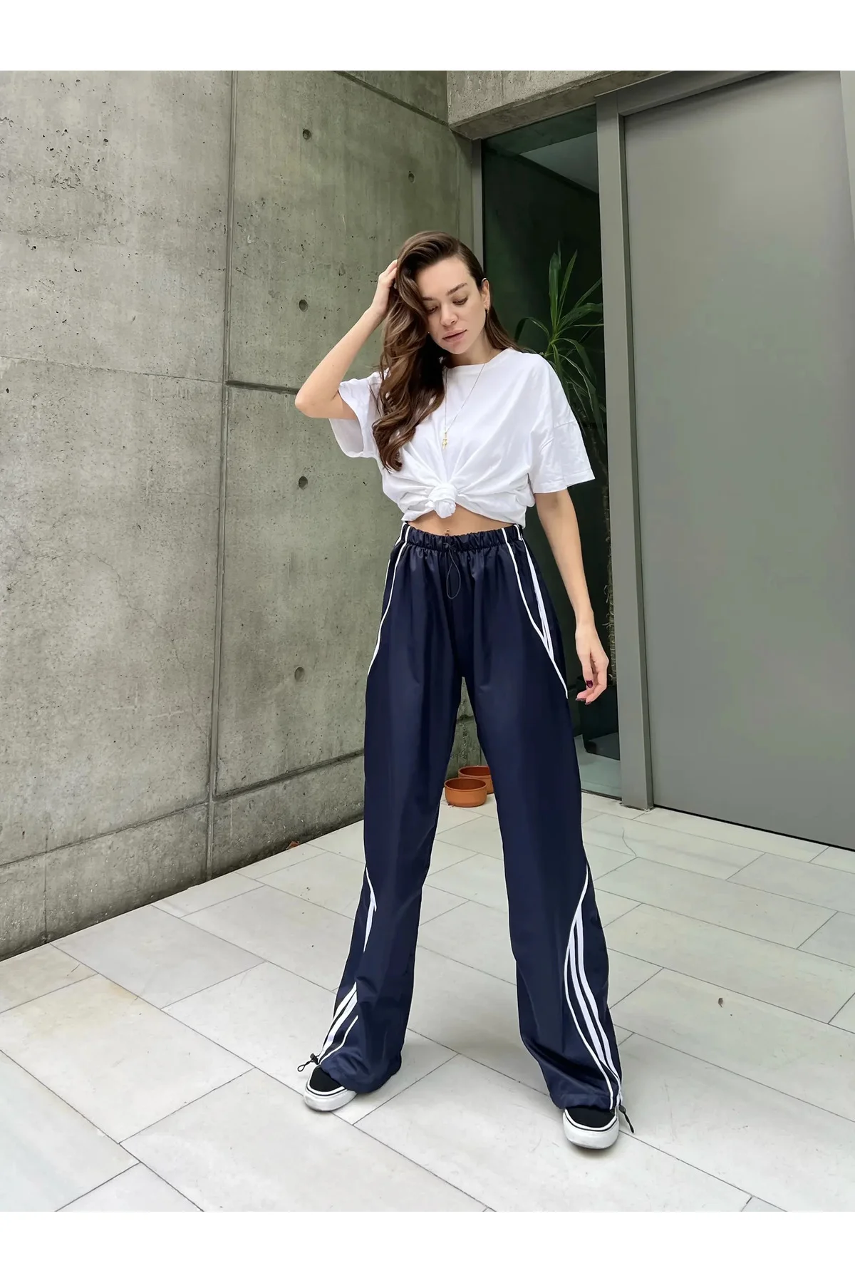 Yanı Şerit Detaylı Paraşüt Pantolon