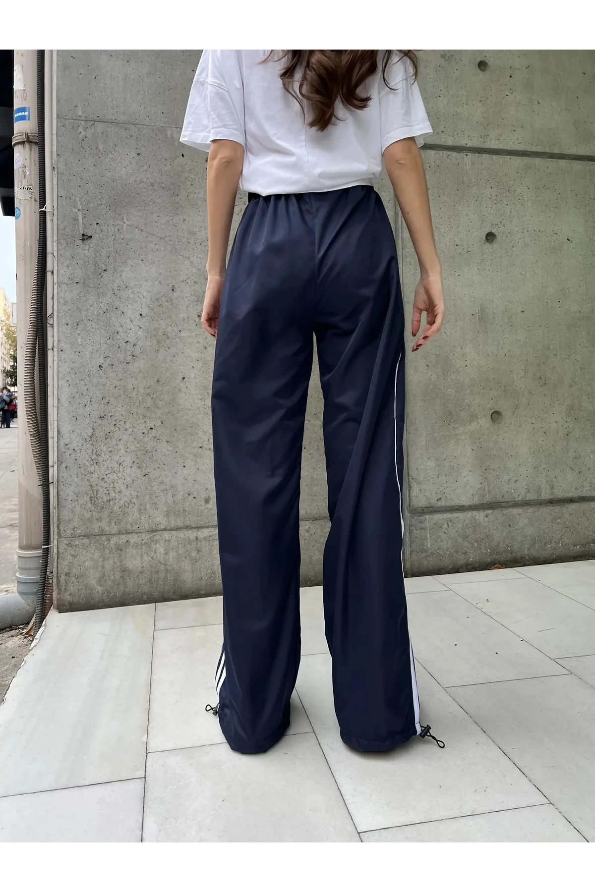 Yanı Şerit Detaylı Paraşüt Pantolon