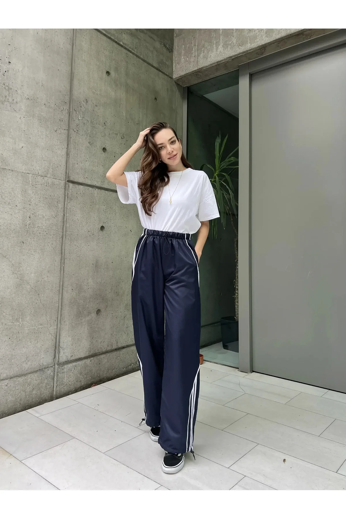 Yanı Şerit Detaylı Paraşüt Pantolon
