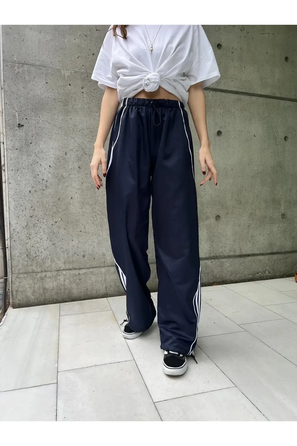 Yanı Şerit Detaylı Paraşüt Pantolon