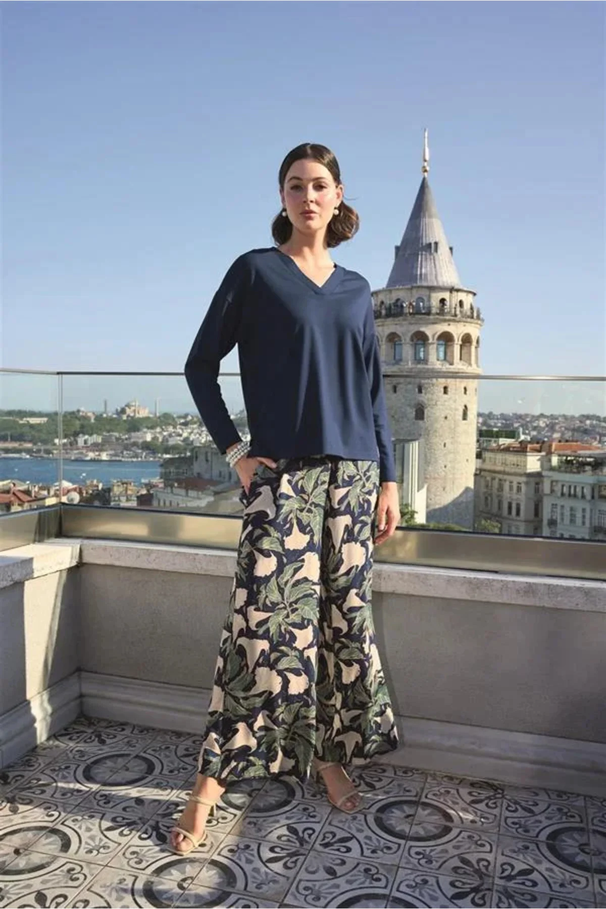 Yaprak Desenli Uzun Kollu V Yaka Pijama Takımı Fiyatı, Yorumları ve Özellikleri
