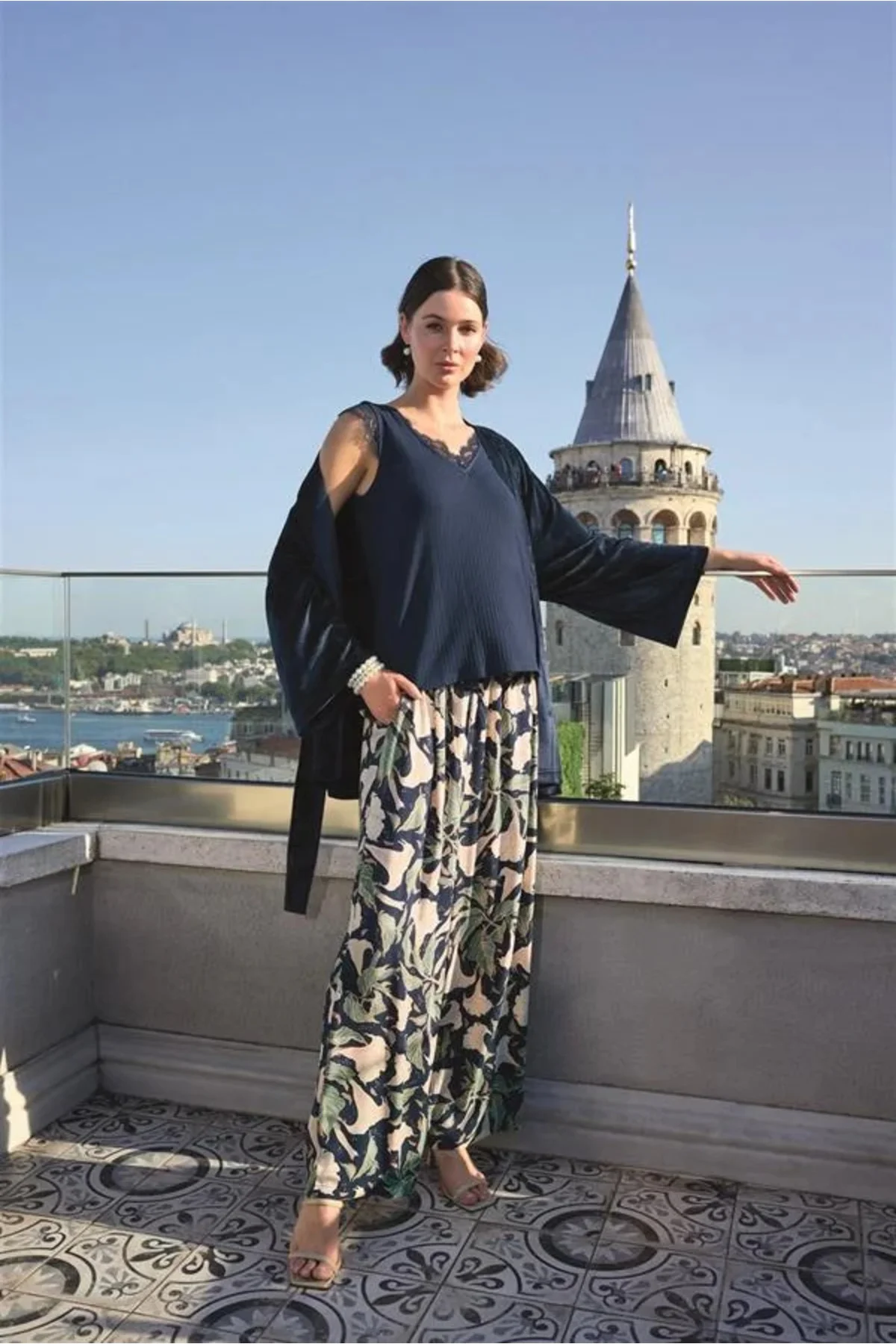 Yaprak Desenli ve Dantelli 3'lü Pijama Takımı Fiyatı, Yorumları ve Özellikleri