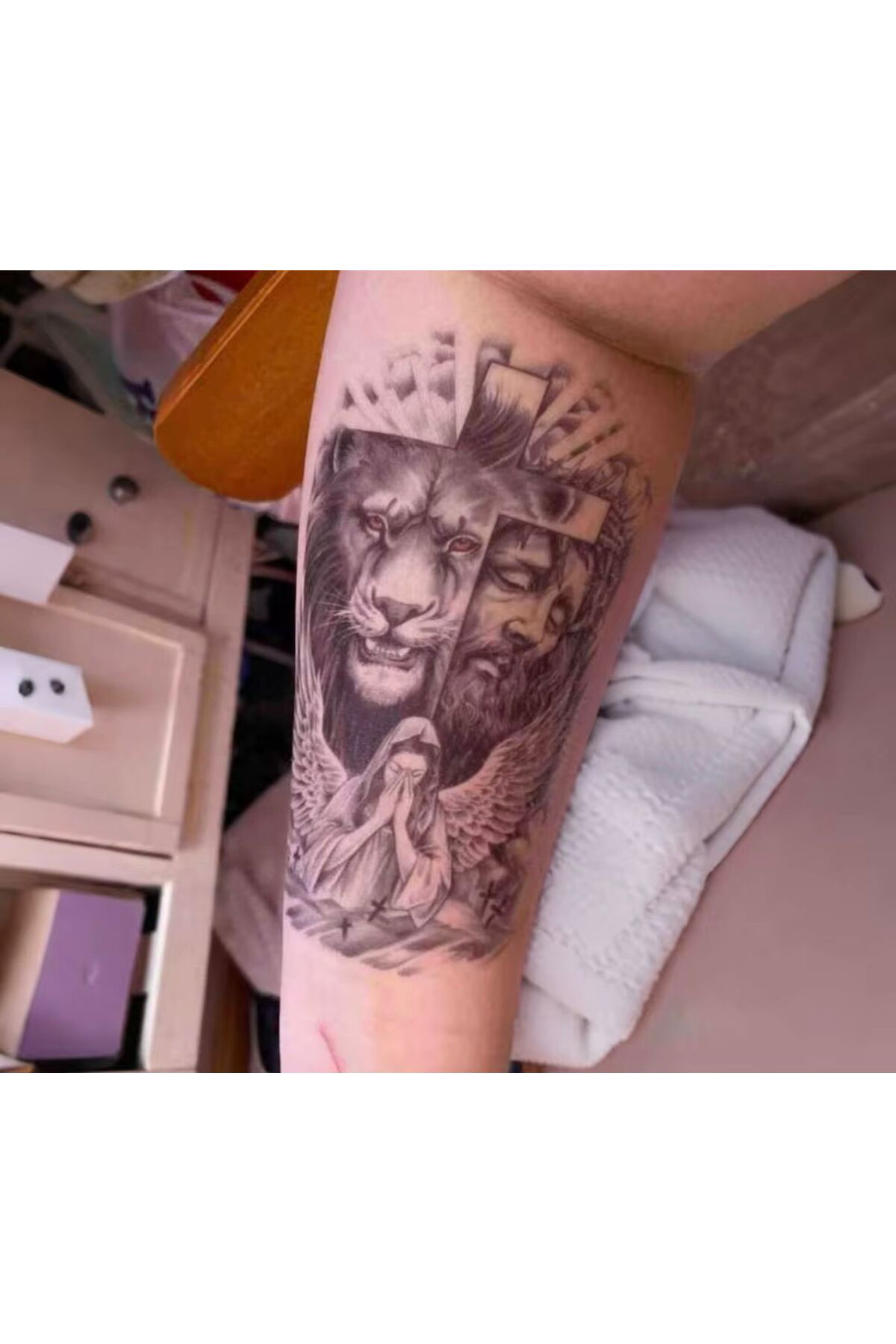 YARI KALICI ( MİN 15 GÜN MAX 1 AY) MELEK ASLAN FİGÜRLÜ TATTOO DÖV