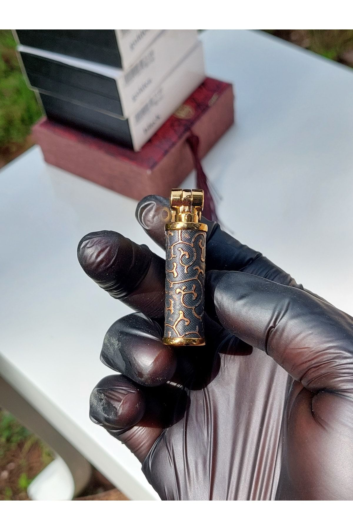 Pnp Yarım Kapaklı Gövde İşlemeli Klasik Gazlı Çakmak Siyah Üstü Gold