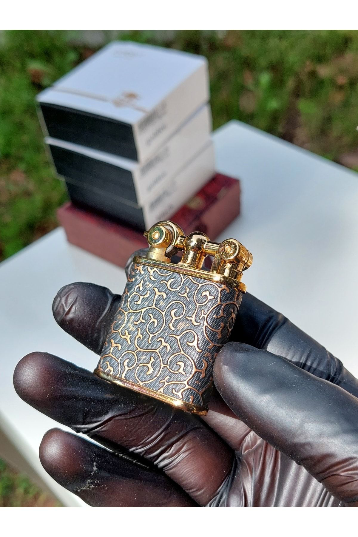 Pnp Yarım Kapaklı Gövde İşlemeli Klasik Gazlı Çakmak Siyah Üstü Gold